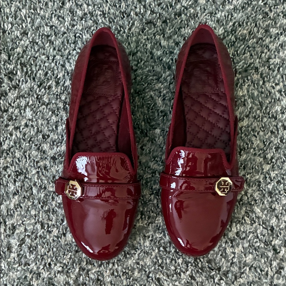 Tory Burch Red Patent Leather Quilted-Insole Loafers Gold Logo Size 6.5 Shoes